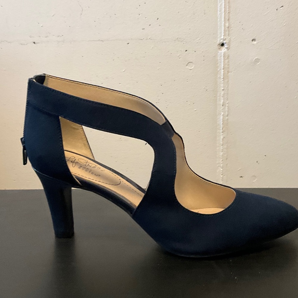 Life Stride Midnight Blue Cutout Heels - Picture 3 of 7